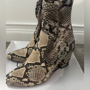 STEVE MADDEN ELORY BOOTIES